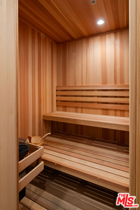 718 North Rodeo Drive Beverly Hills, CA 90210 - Photo 38 of 51