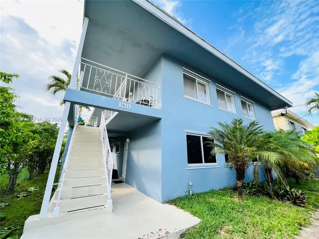 $1,900 | 2033 Calais Drive, Unit 3, Miami Beach, FL 33141