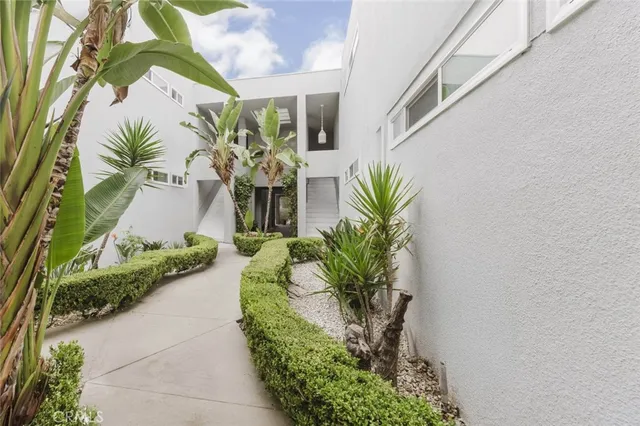 $3,400 | 432 South Sierra Madre Boulevard, Unit 8, Pasadena, CA 91107