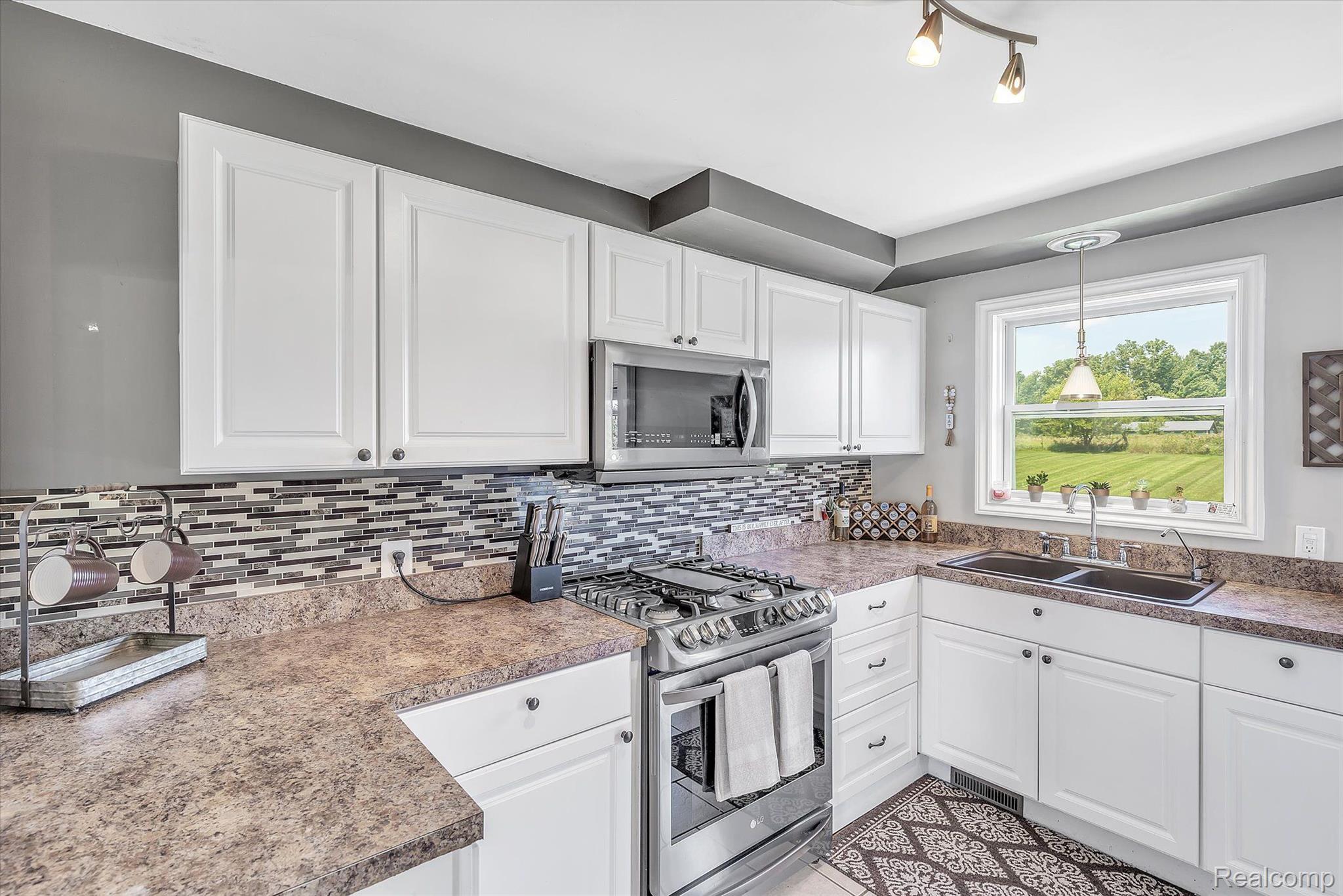 1926 West Cohoctah Road Howell, MI 48855 - Photo 15 of 38 Gallery Image 15