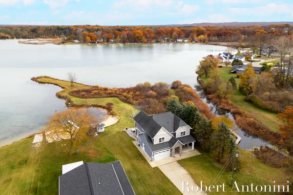$1,225,000 | 250 Shore Drive, Wayland, MI 49348