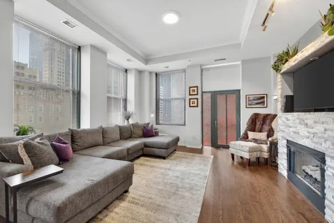 $349,000 | 208 West Washington Street, Unit 1605, Chicago, IL 60606