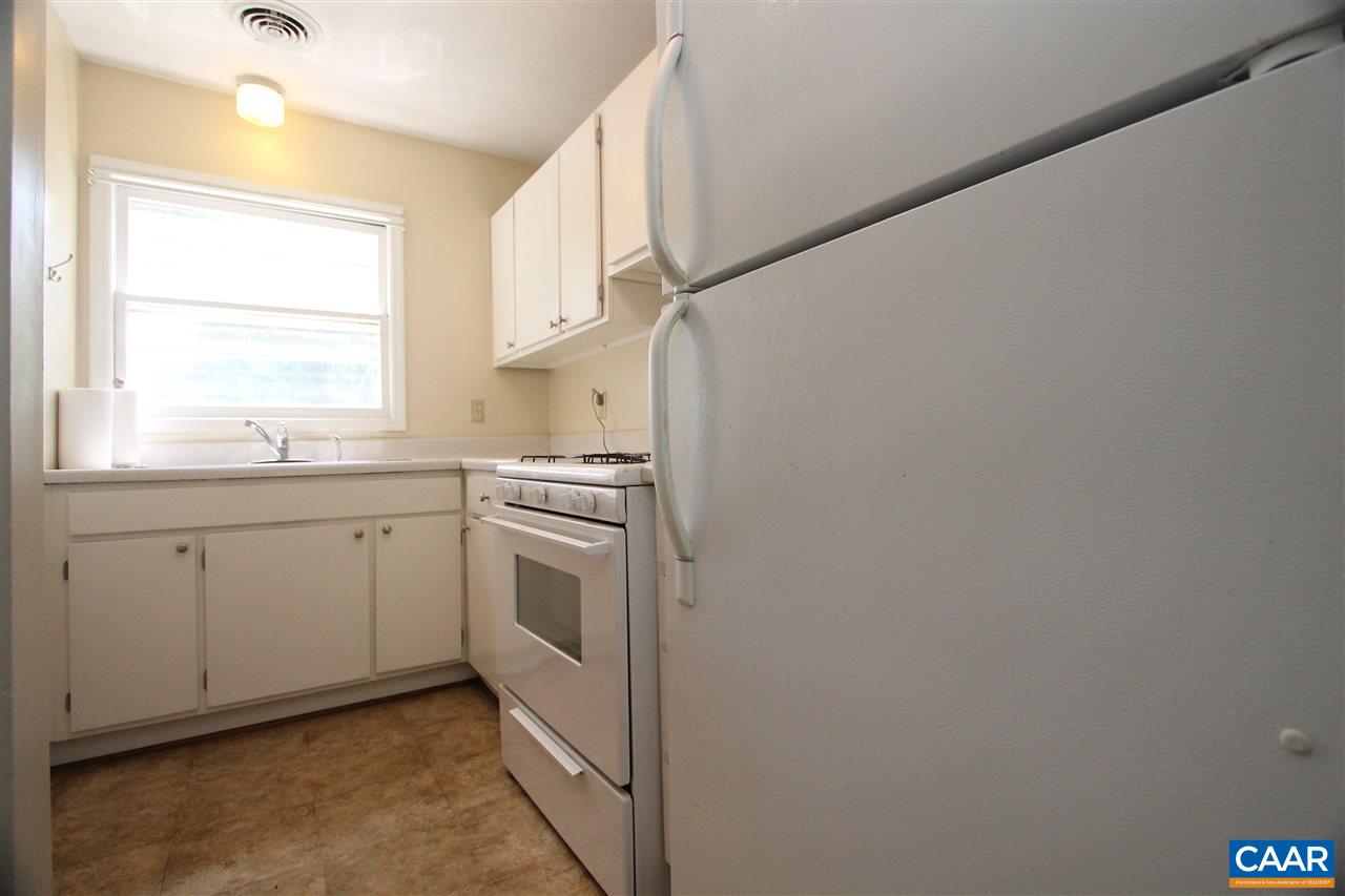305 A Riverside Avenue Charlottesville, VA 22902 - Photo 3 of 11 Gallery Image 3