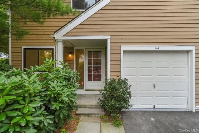 $5,500 | 44 Brook Farm Close, Chappaqua, NY 10514