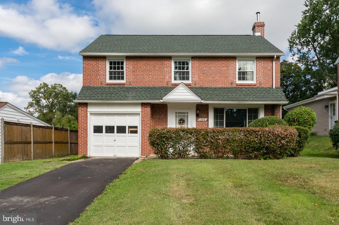 1244 Steel Road Havertown, PA 19083 - Photo 3 of 33