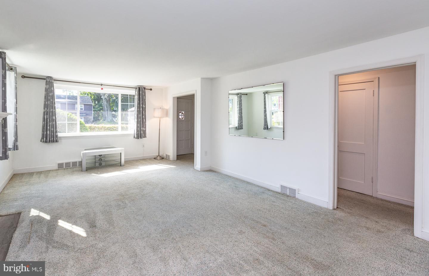 1244 Steel Road Havertown, PA 19083 - Photo 8 of 33