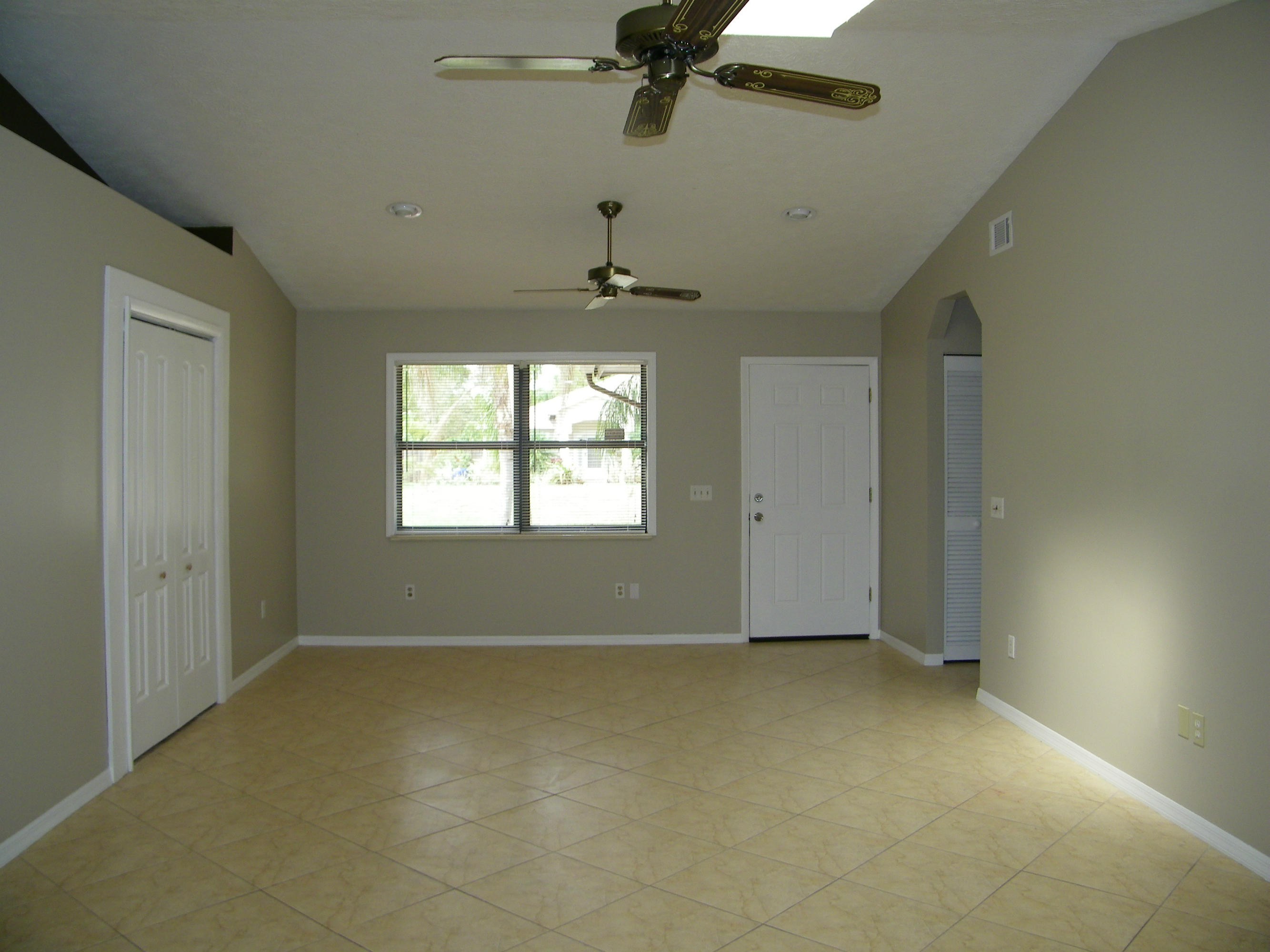922 Southwest Commonwealth Road Port St. Lucie, FL 34953 - Photo 3 of 14 Living room