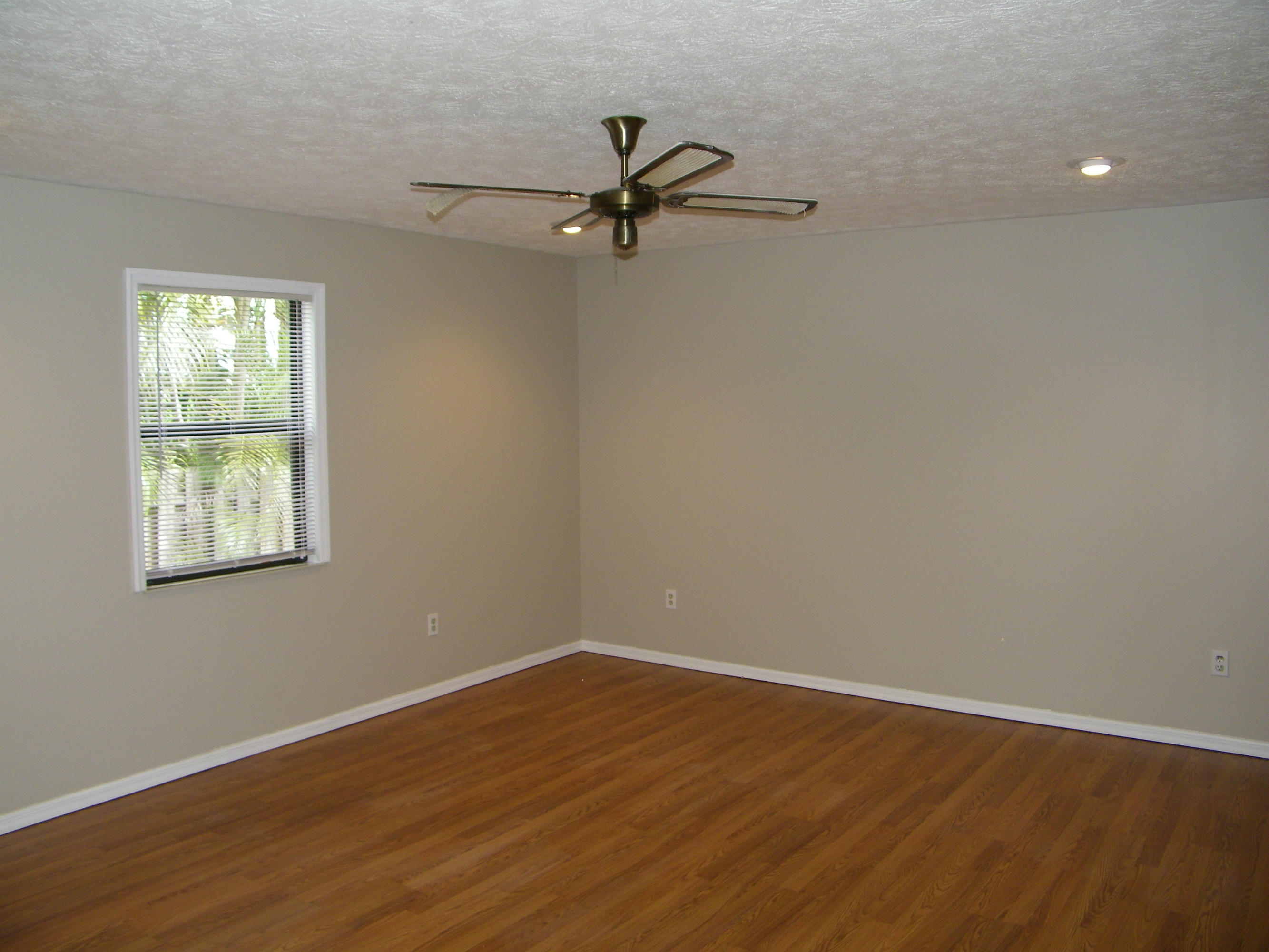 922 Southwest Commonwealth Road Port St. Lucie, FL 34953 - Photo 7 of 14 Guest room