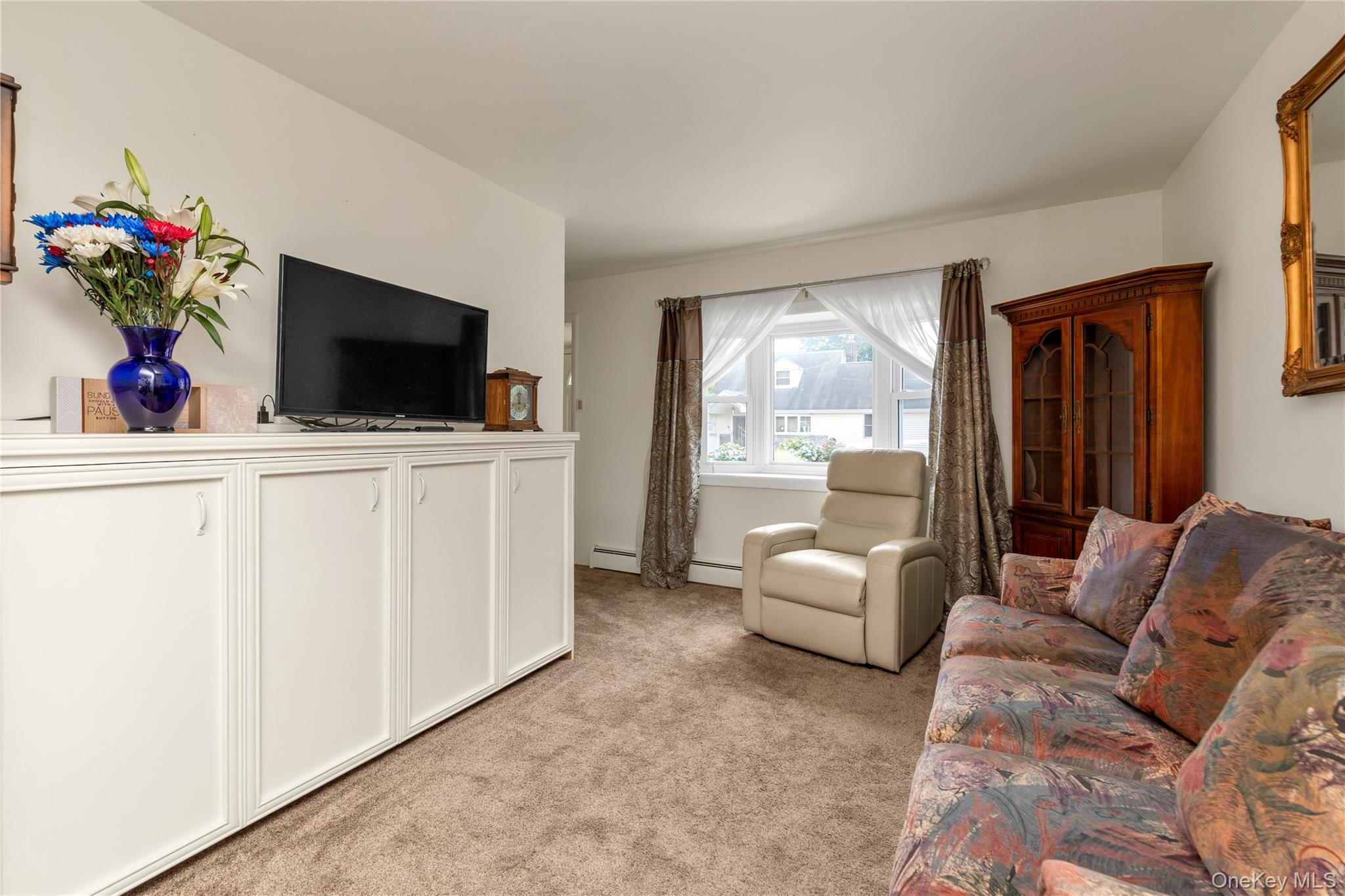 369 Maple Avenue East Meadow, NY 11554 - Photo 4 of 20