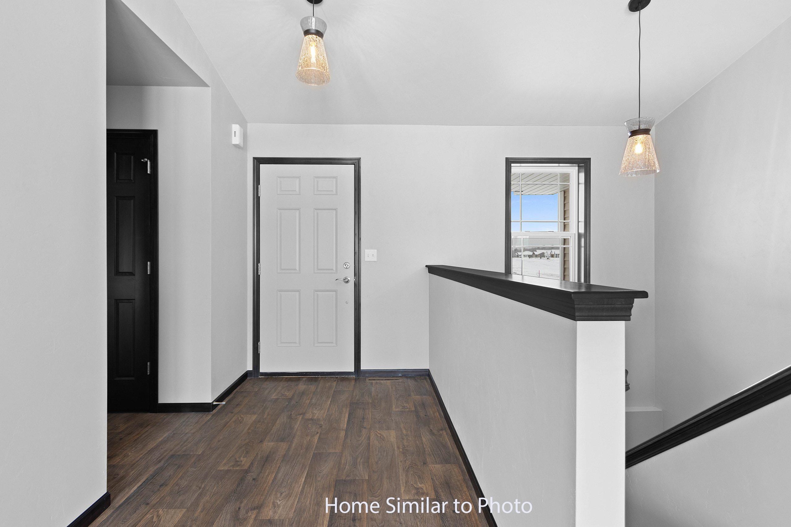 1929 Huffcutt Lane Waupaca, WI 54981 - Photo 2 of 26