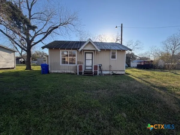 $75,000 | 802 Cadwell Street, Yoakum, TX 77995