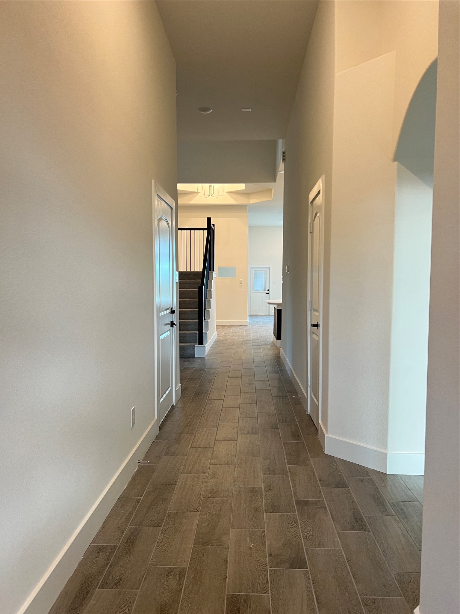 12911 Green Valley Drive Rosharon, TX 77583 - Photo 4 of 49 A long corridor to enhance privacy of bedrooms and common areas