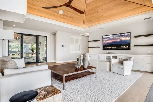 $10,495,000 | 100 Kalelemuku Place, Kula, HI 96790