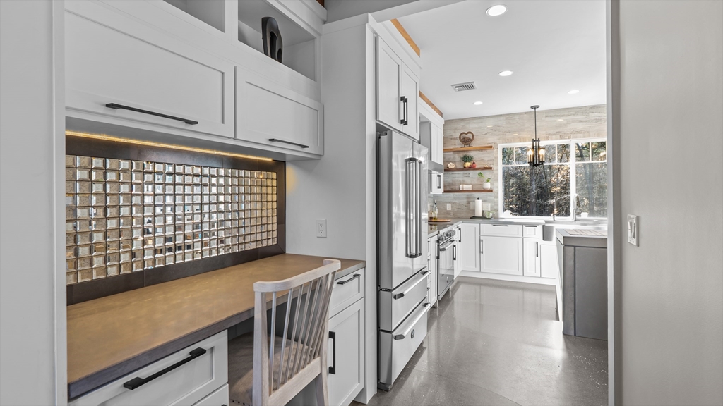 394 Mohawk Road Raynham, MA 02767 - Photo 6 of 42