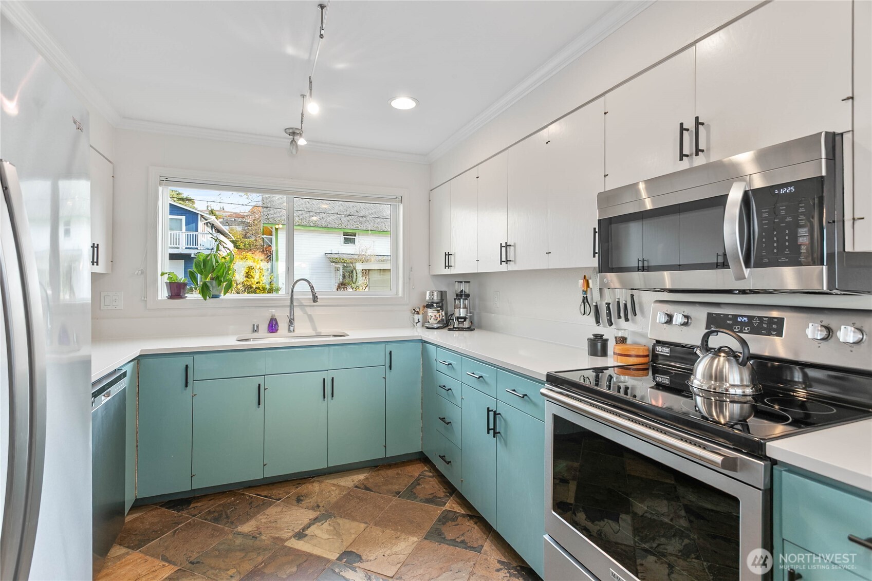 929 11th Street, Unit 202 Bellingham, WA 98225 - Photo 14 of 40