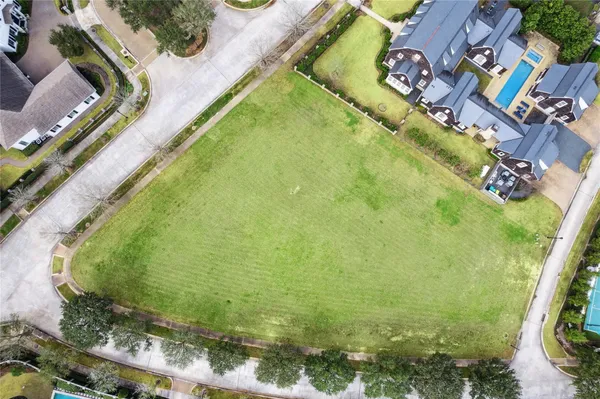 $3,000,000 | 26 East Shore Drive, The Woodlands, TX 77380