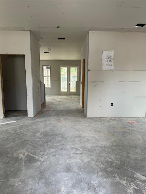 1526 West Arch Street Tampa, FL 33607 - Photo 8 of 12 an empty room with windows and closet