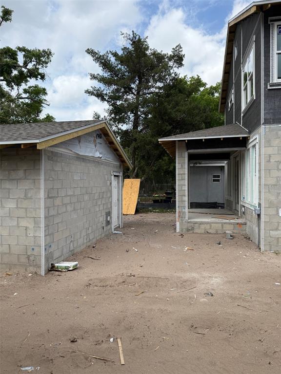 1526 West Arch Street Tampa, FL 33607 - Photo 9 of 12 a view of a house with a yard and garage