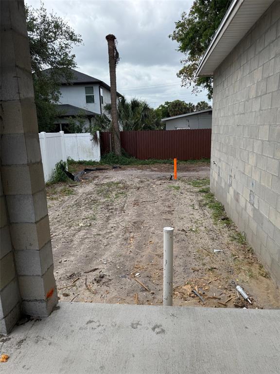 1526 West Arch Street Tampa, FL 33607 - Photo 10 of 12 a view of a back yard