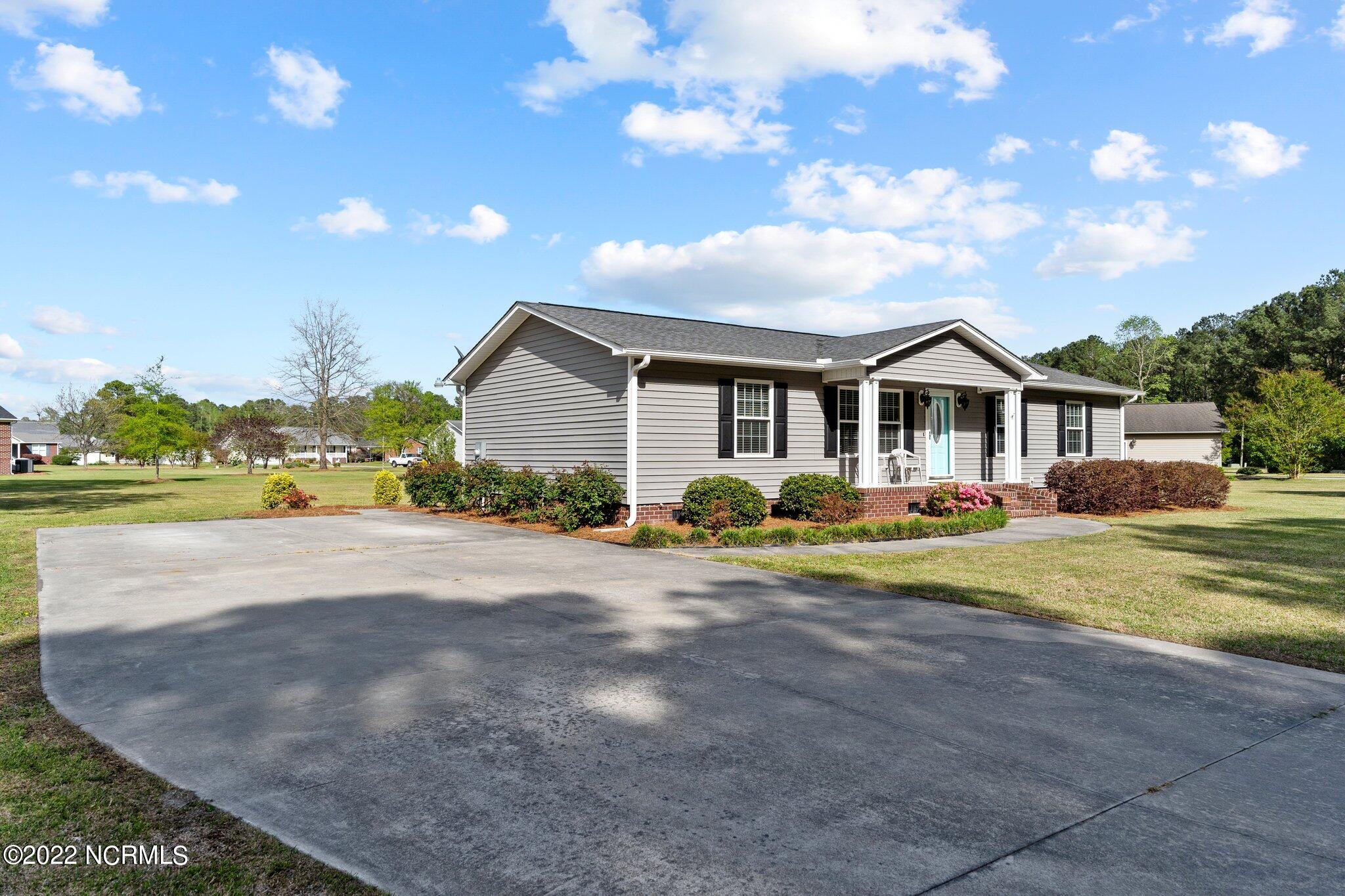 139 Wickline Road Beulaville, NC 28518 - Photo 3 of 58 3-web-or-mls-CHK09169