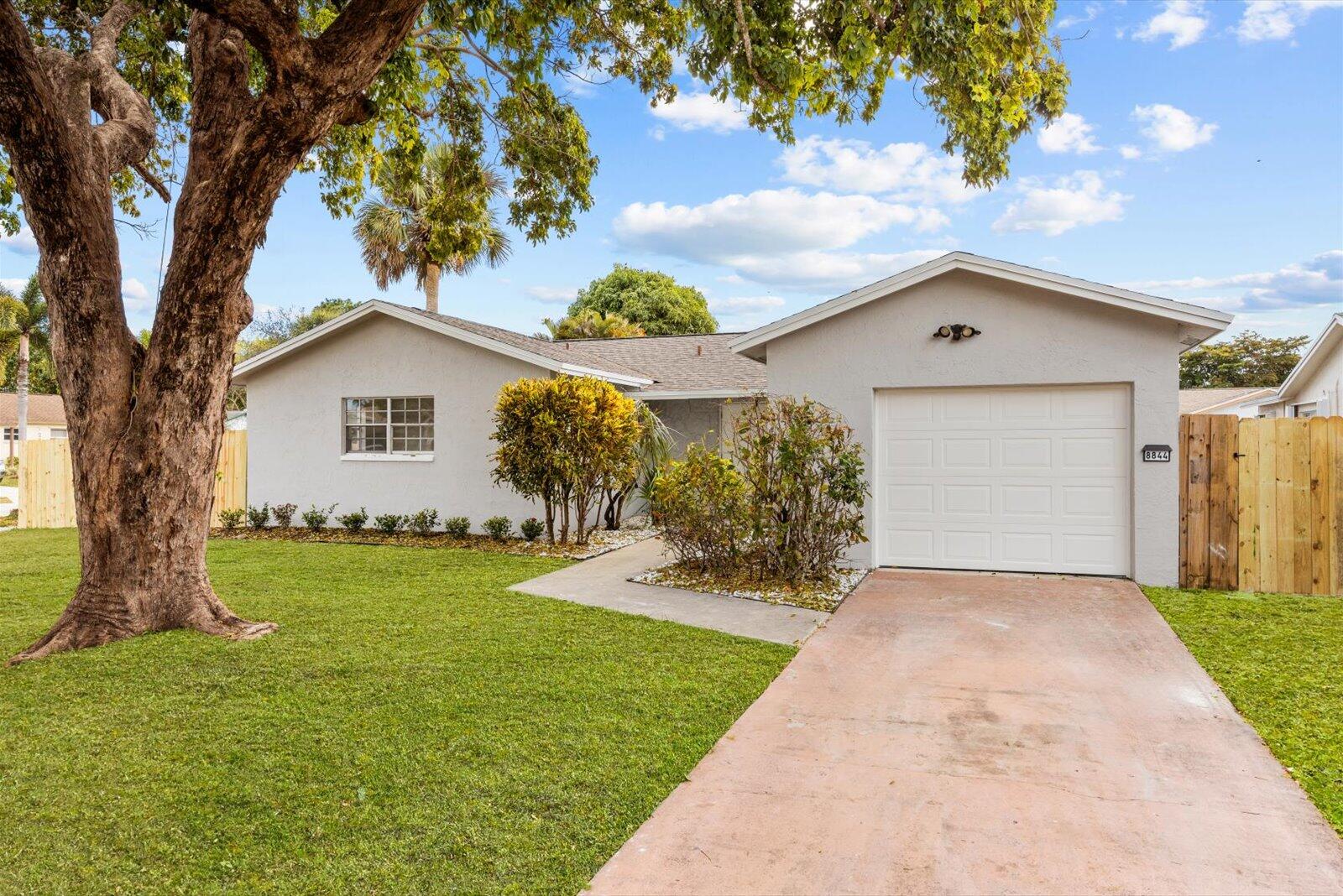 8844 Southwest 6th Street Boca Raton, FL 33433 - Photo 3 of 31 02-6th29