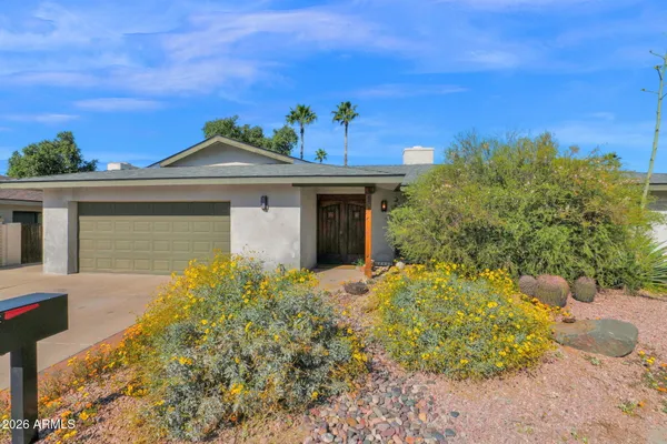 $810,000 | 2818 East Calaveros Drive, Phoenix, AZ 85028