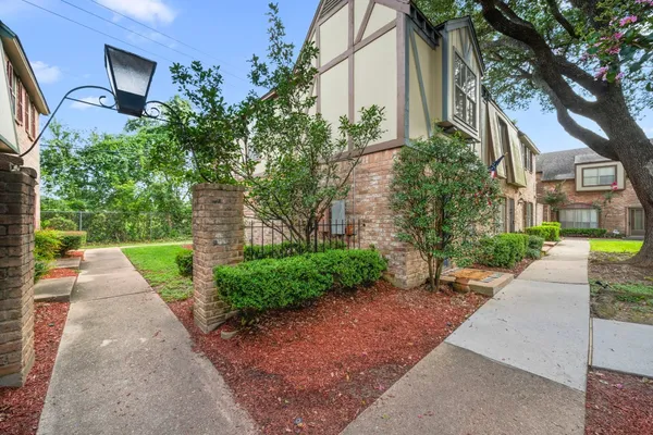 $192,500 | 14703 Barryknoll Lane, Unit 26, Houston, TX 77079