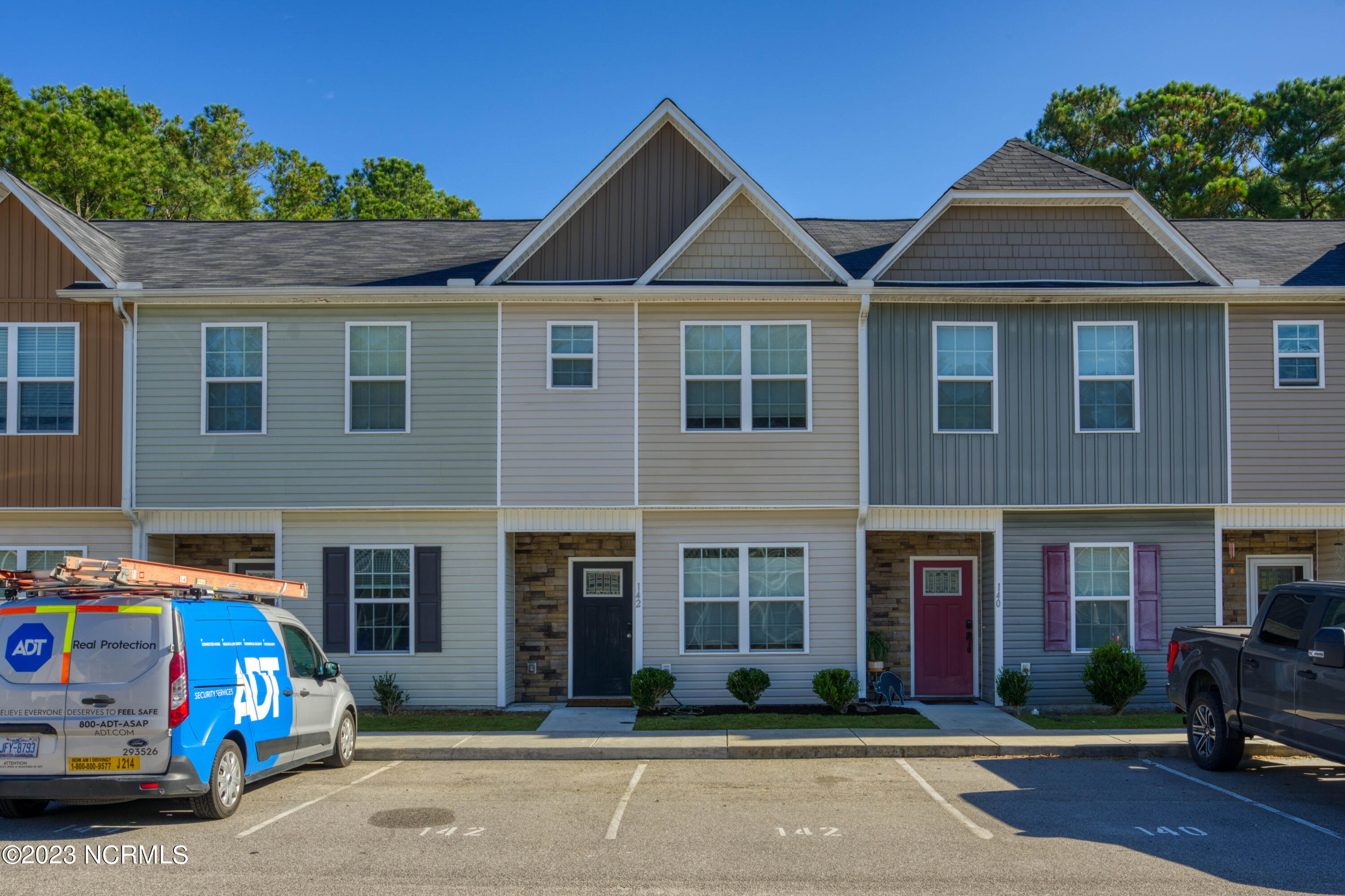 142 Beacon Woods Dr - Exterior