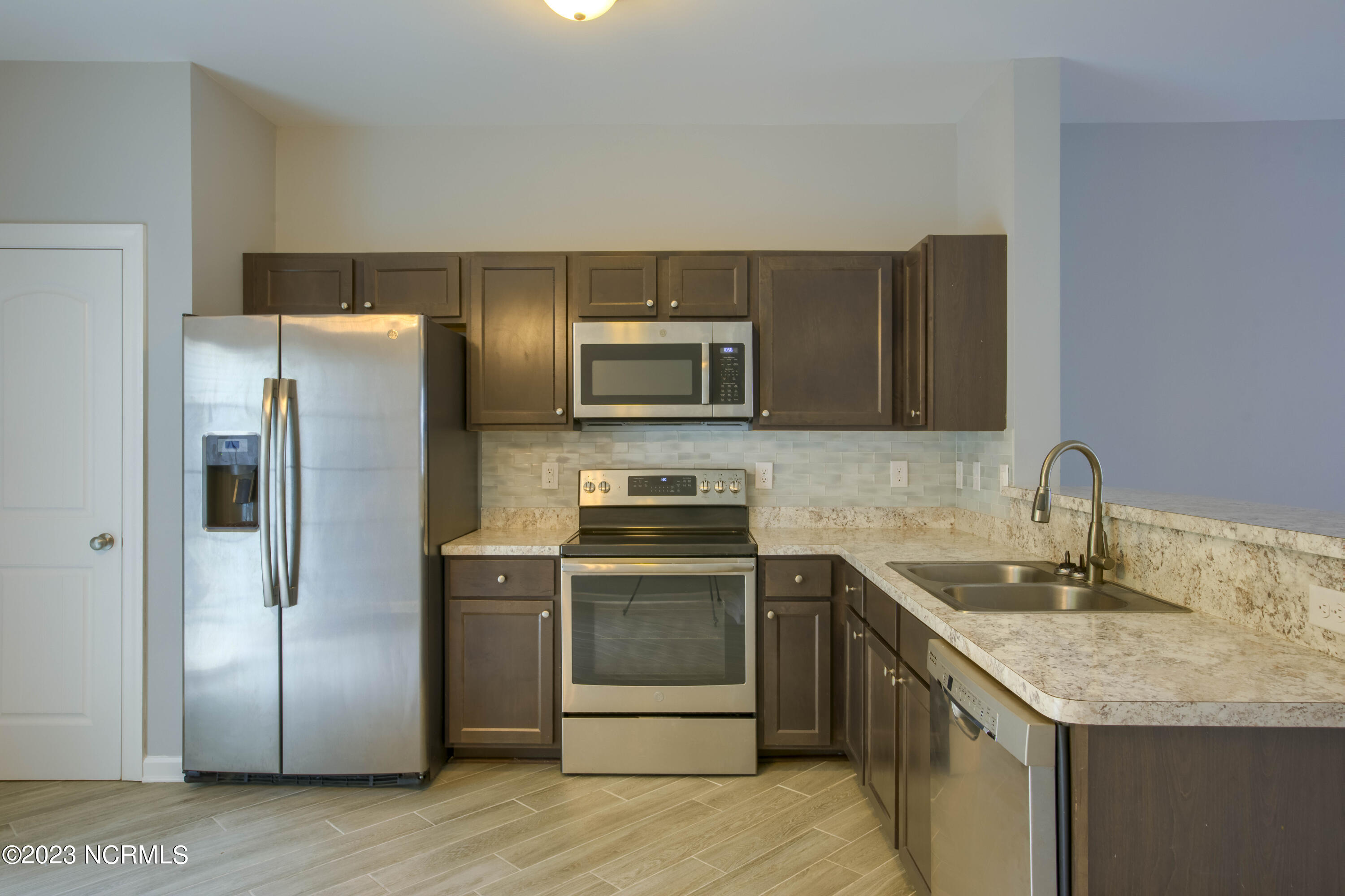 142 Beacon Woods Drive Holly Ridge, NC 28445 - Photo 14 of 30 142 Beaconwood - Interiors_13