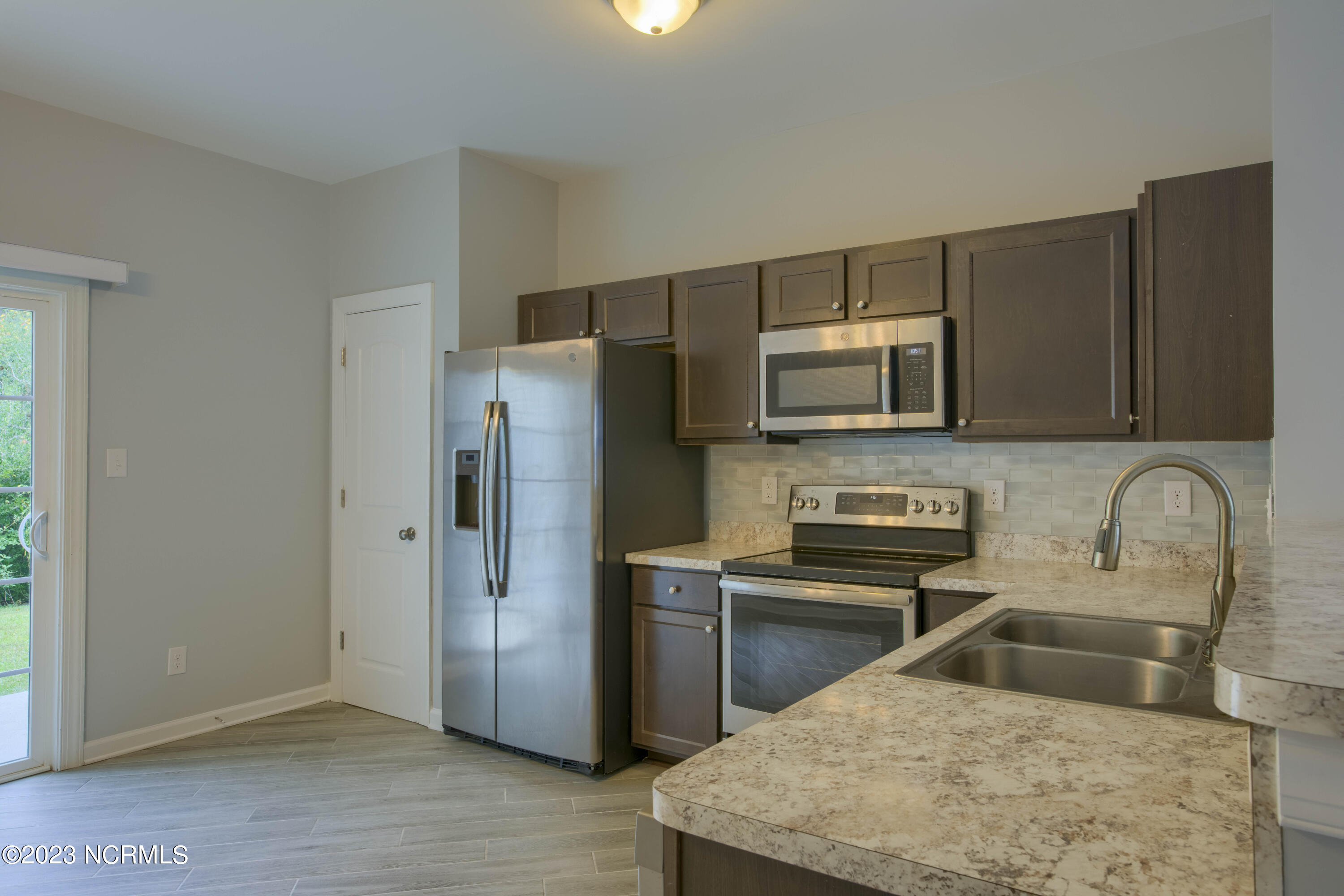 142 Beacon Woods Drive Holly Ridge, NC 28445 - Photo 15 of 30 142 Beaconwood - Interiors_15