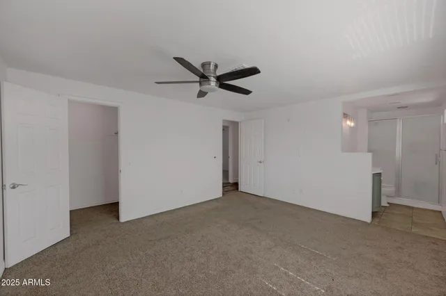 a view of a livingroom with a ceiling fan