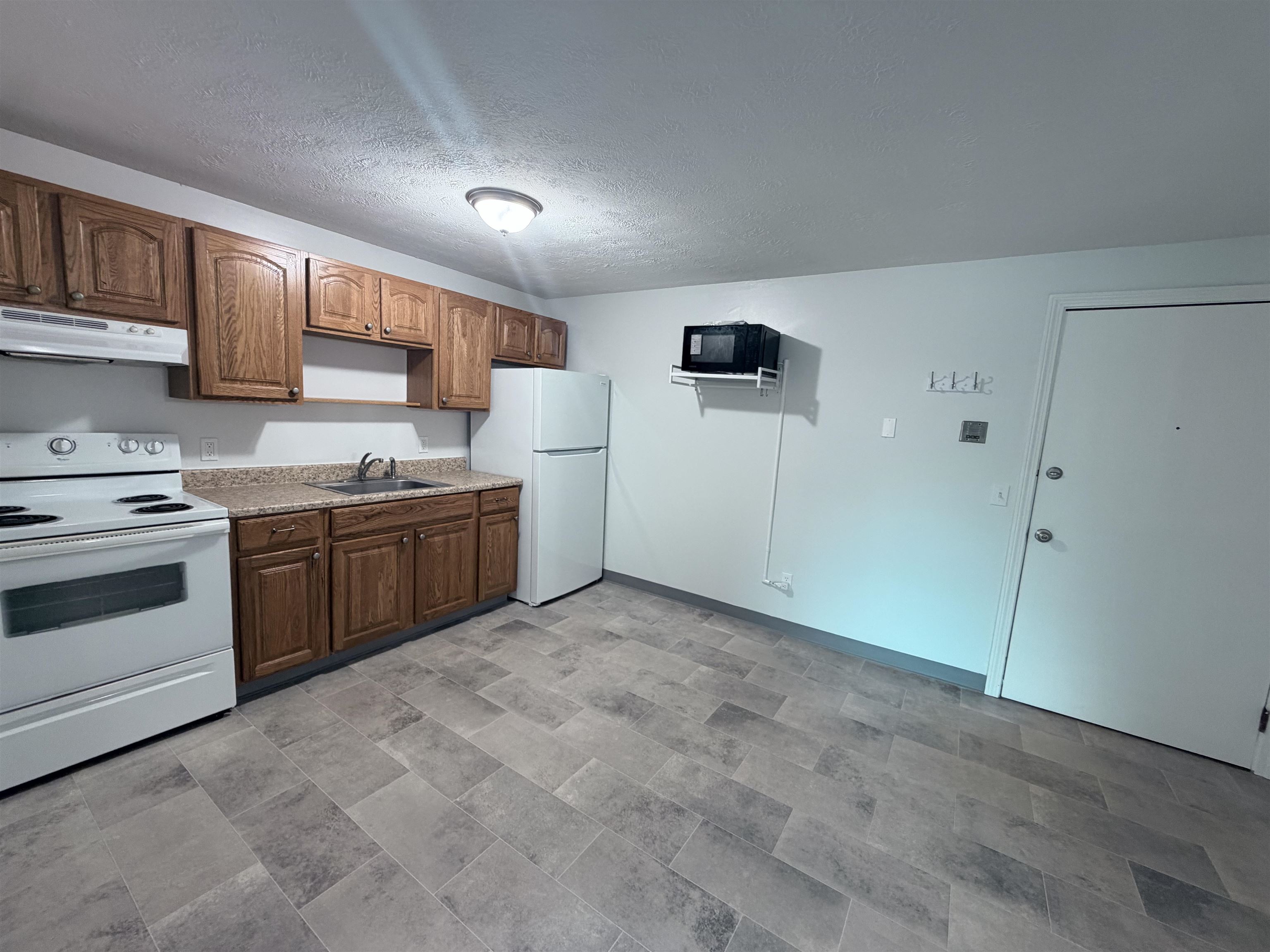 45 Log Street, Unit 2F Manchester, NH 03102 - Photo 4 of 10
