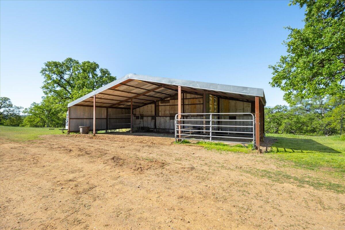 16455 Ridge Road Red Bluff, CA 96080 - Photo 31 of 56 a front view of house with yard