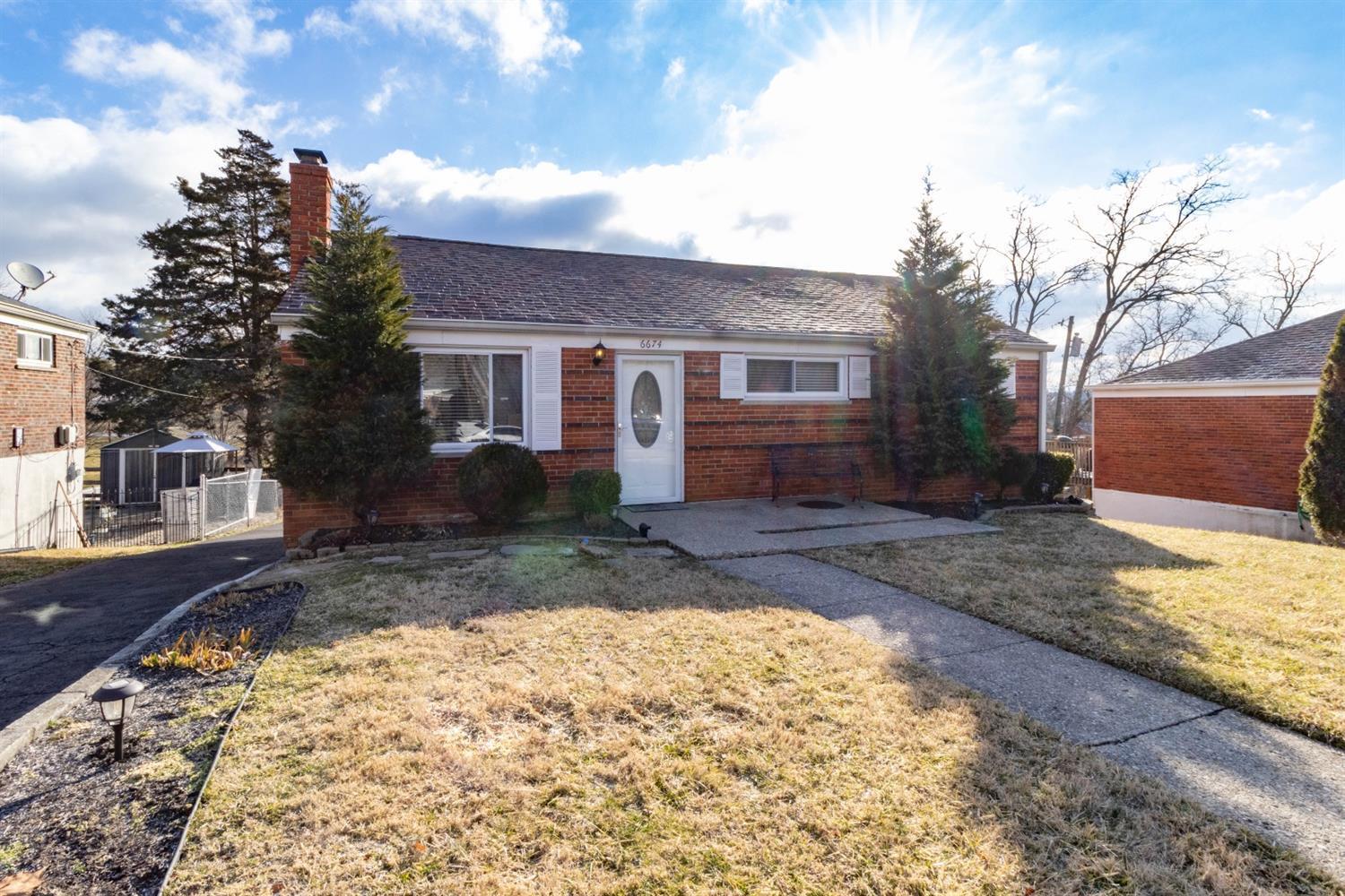 6674 Daleview Road Cincinnati, OH 45247 - Photo 1 of 28