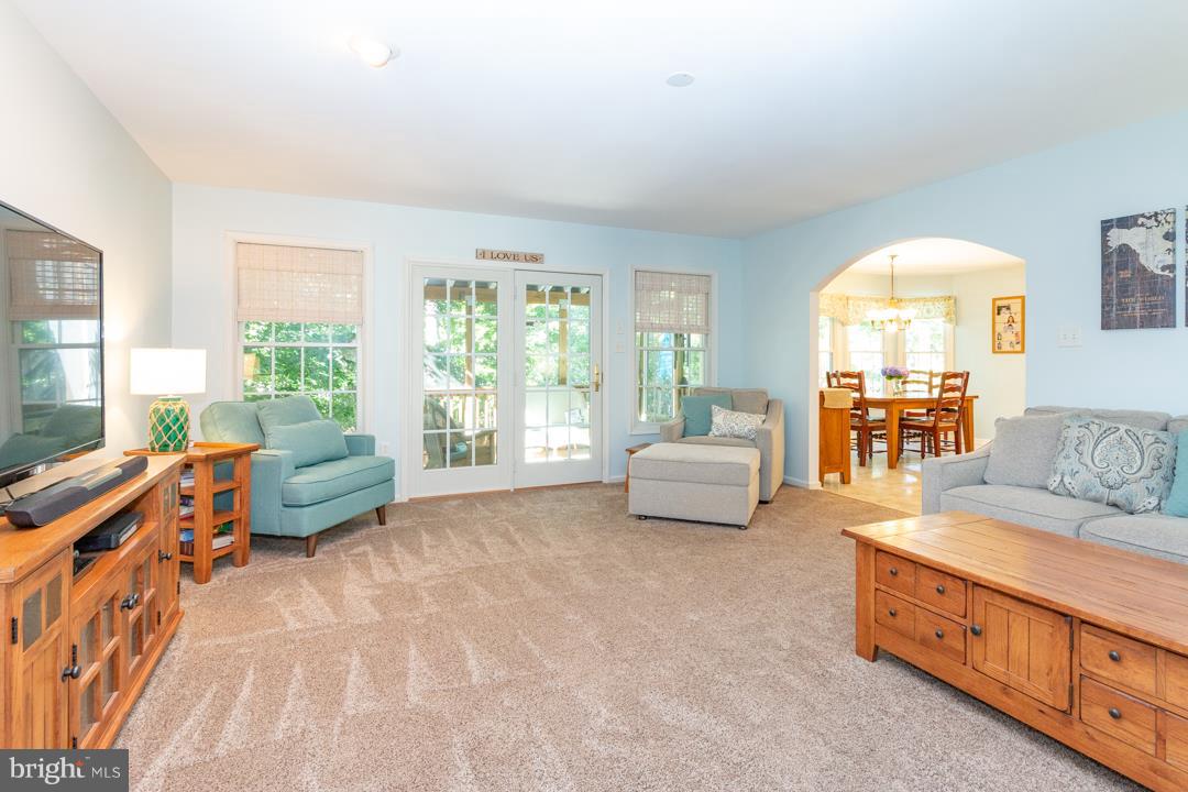 13750 Long Road Thurmont, MD 21788 - Photo 14 of 35 Living Room