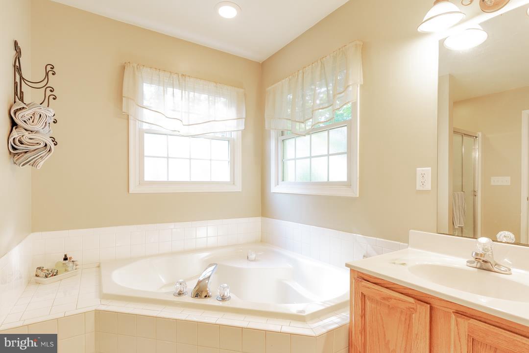 13750 Long Road Thurmont, MD 21788 - Photo 21 of 35 Master Bath
