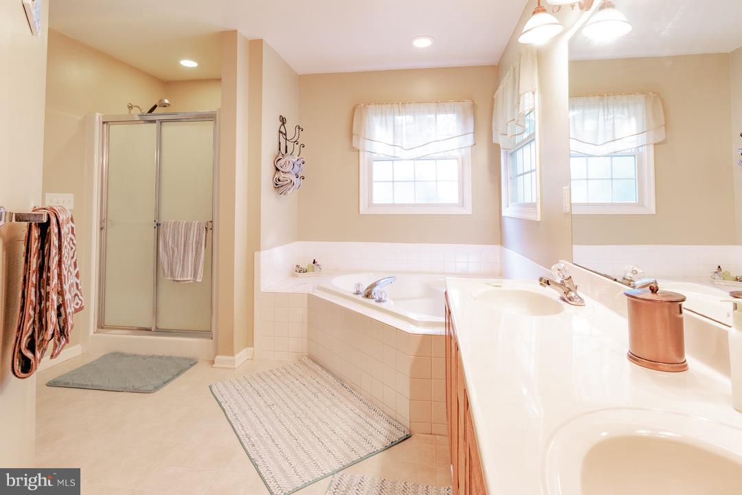 13750 Long Road Thurmont, MD 21788 - Photo 22 of 35 Master Bath
