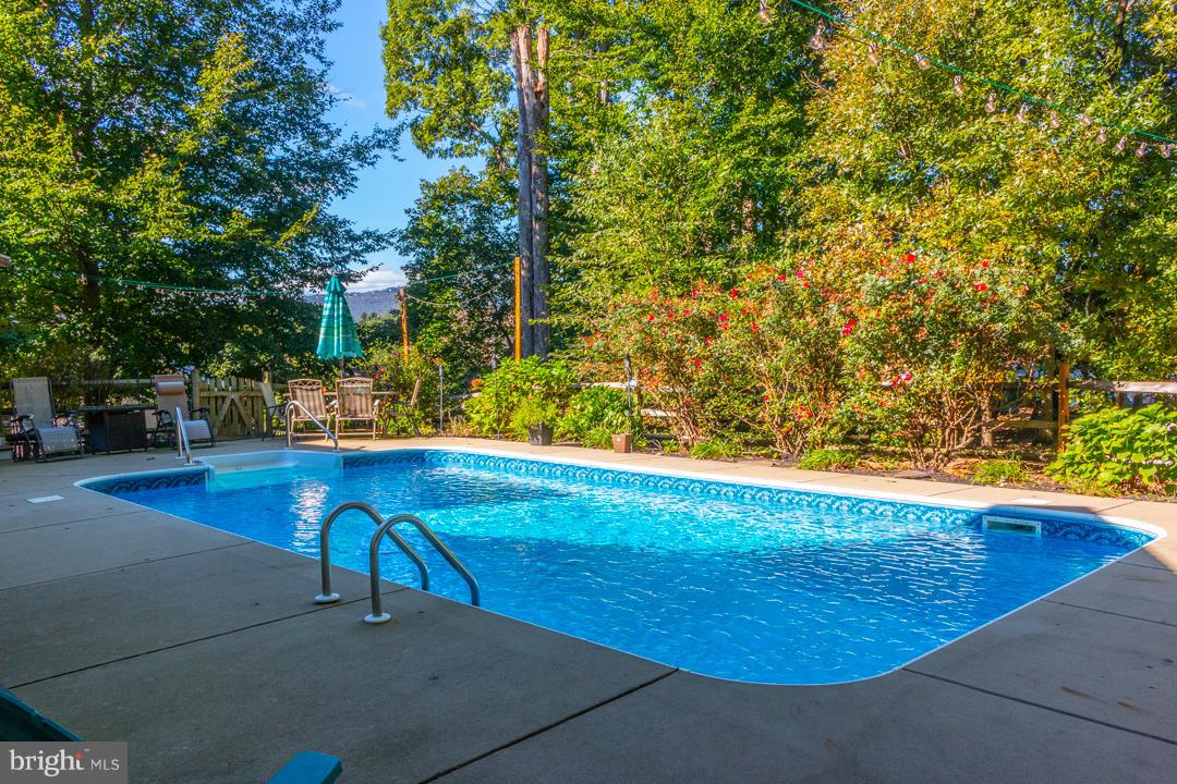 13750 Long Road Thurmont, MD 21788 - Photo 32 of 35 Pool