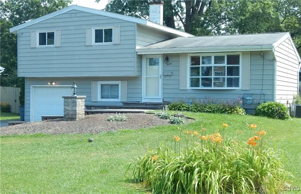 $241,000 | 7 Limetree Lane, Clay, NY 13090