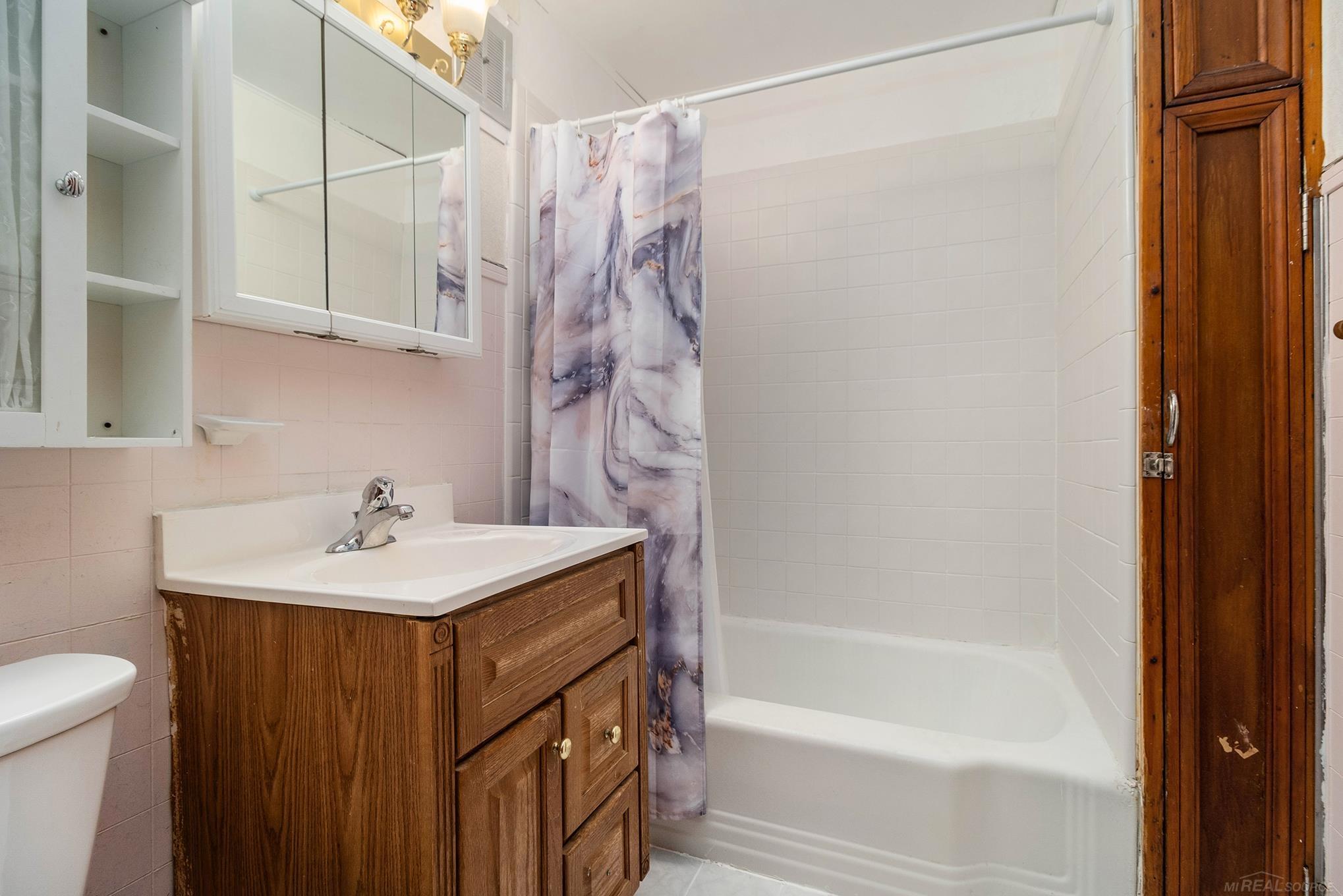 8291 Toepfer Road Warren, MI 48089 - Photo 8 of 15 50100983-7.JPG