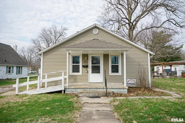 $54,900 | 265 East Central Street, Farmington, IL 61531