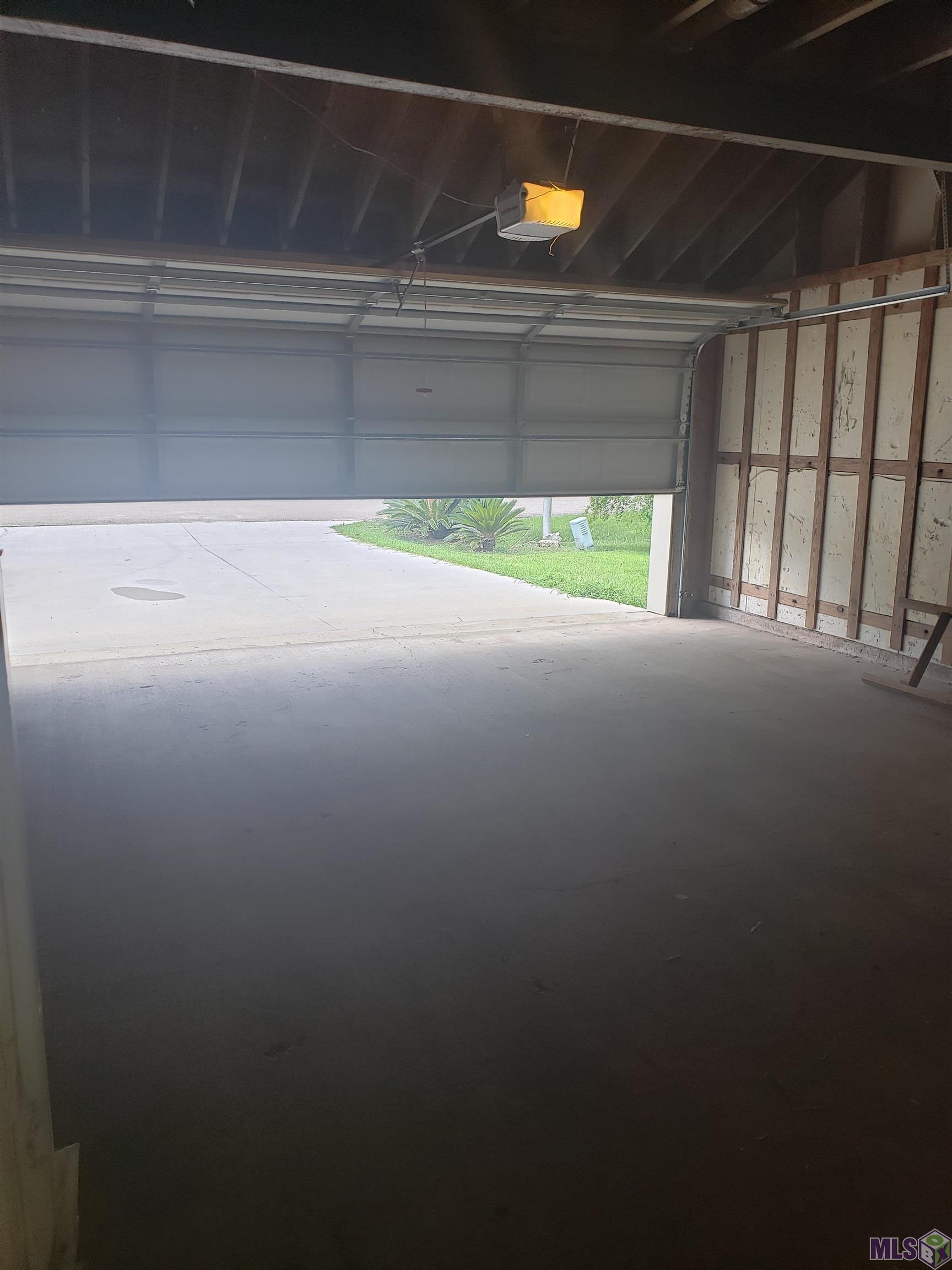 17506 Summerfield Road North Prairieville, LA 70769 - Photo 24 of 42 GARAGE