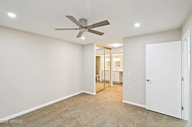 a view of a livingroom with a ceiling fan & entryway
