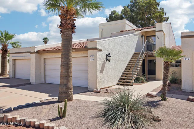 a view of a house with backyard and trees