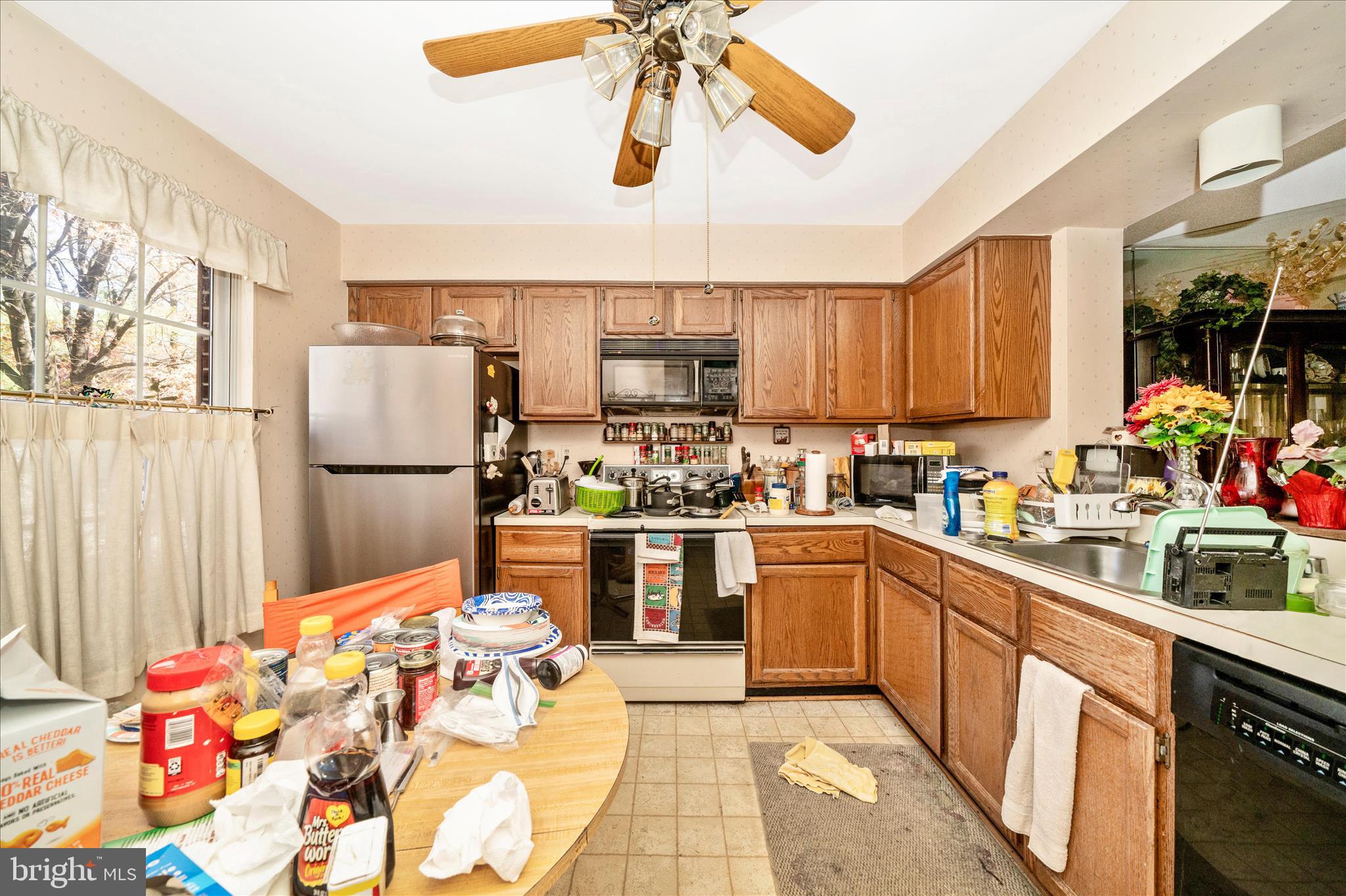 11704 Lone Tree Court Columbia, MD 21044 - Photo 6 of 38 a kitchen with stainless steel appliances kitchen island granite countertop a refrigerator and a sink