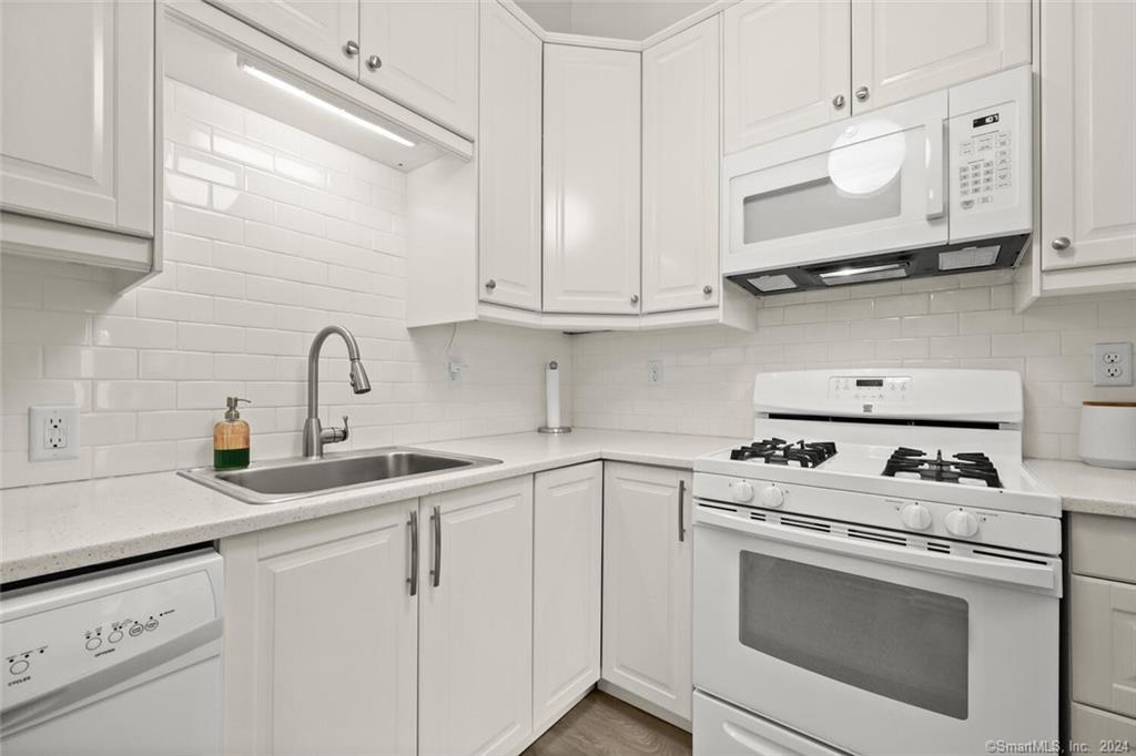 48 Olcott Way, Unit 48 Ridgefield, CT 06877 - Photo 16 of 36