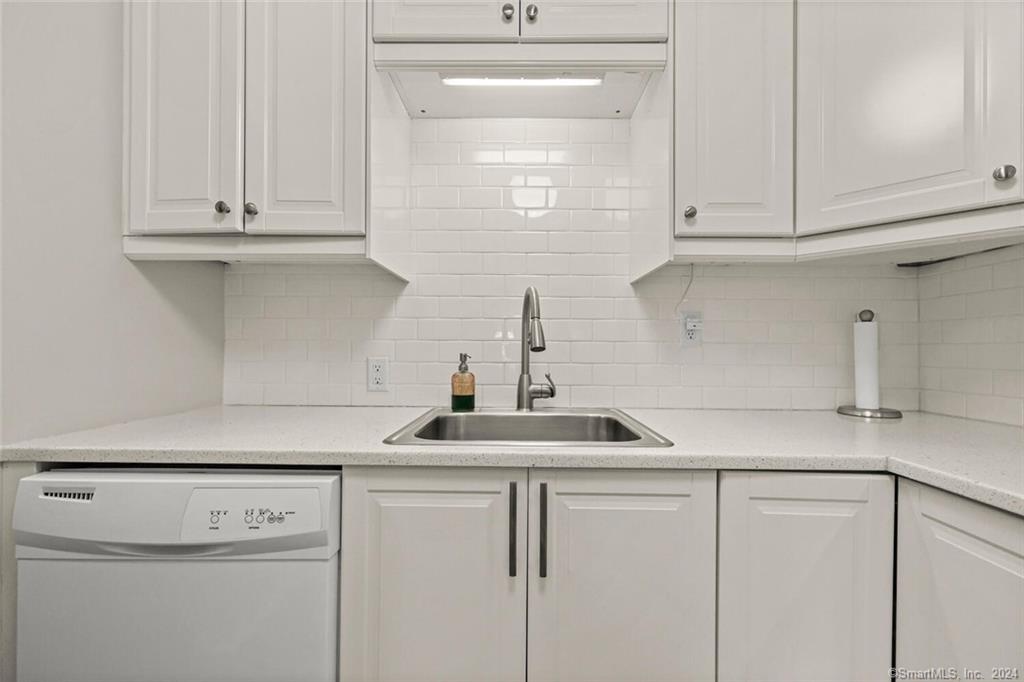 48 Olcott Way, Unit 48 Ridgefield, CT 06877 - Photo 17 of 36