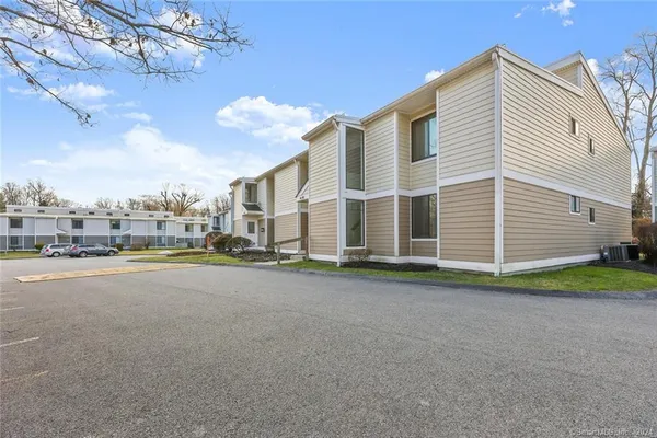 $309,900 | 48 Olcott Way, Unit 48, Ridgefield, CT 06877