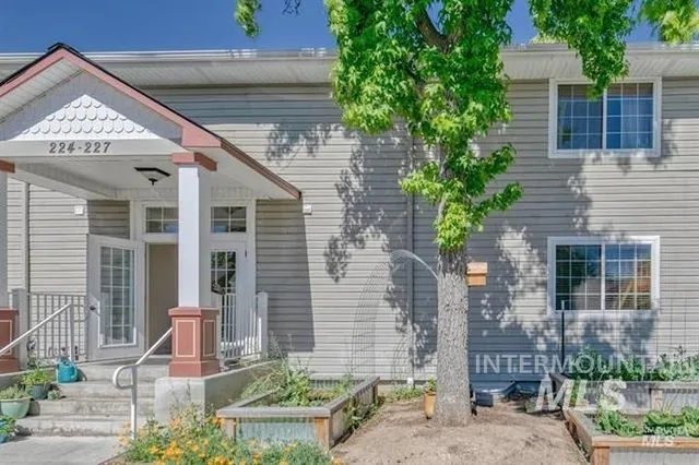 $319,900 | 225 Village Lane, Boise, ID 83702