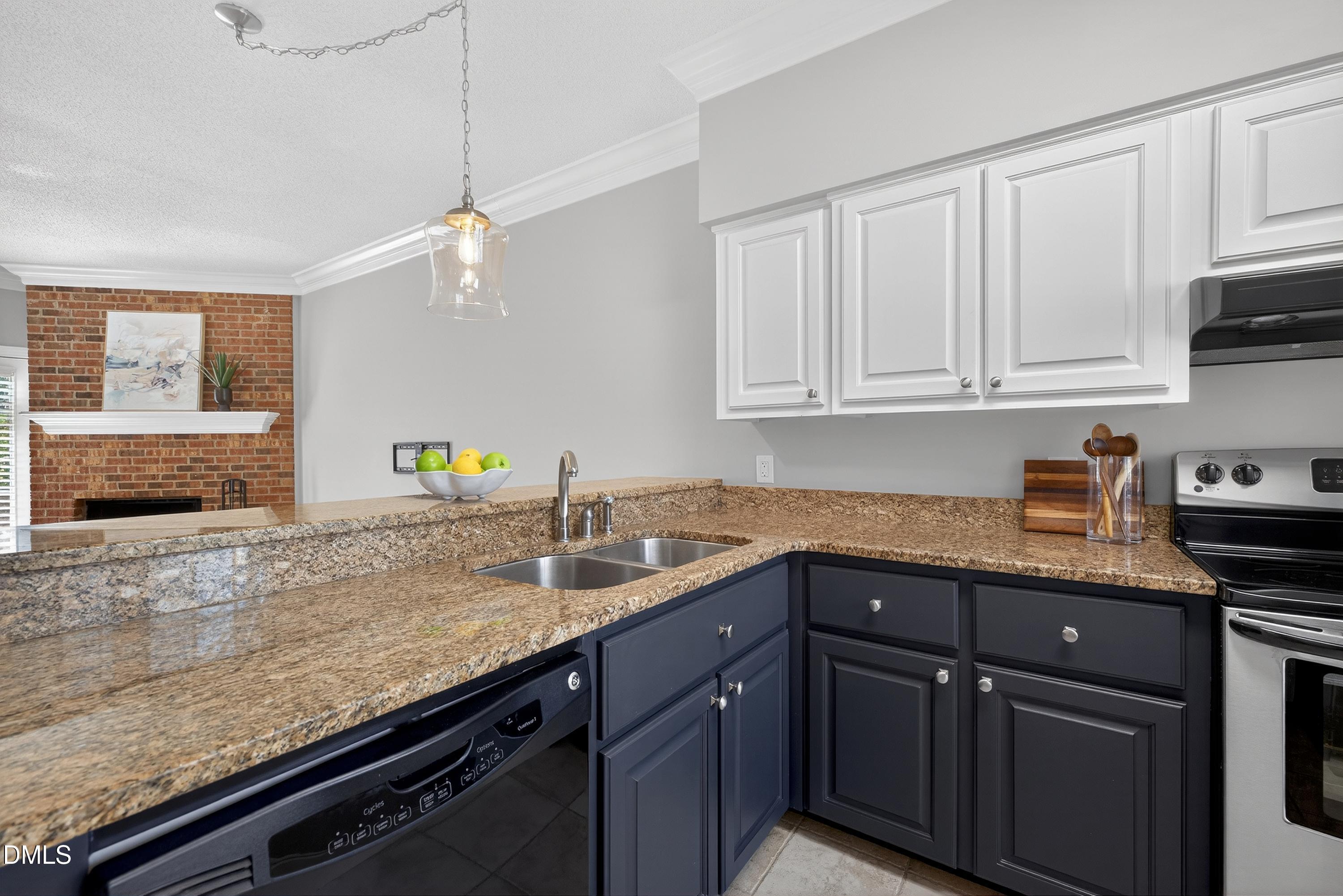 1404 Governors Court Raleigh, NC 27604 - Photo 6 of 36 Scene-9